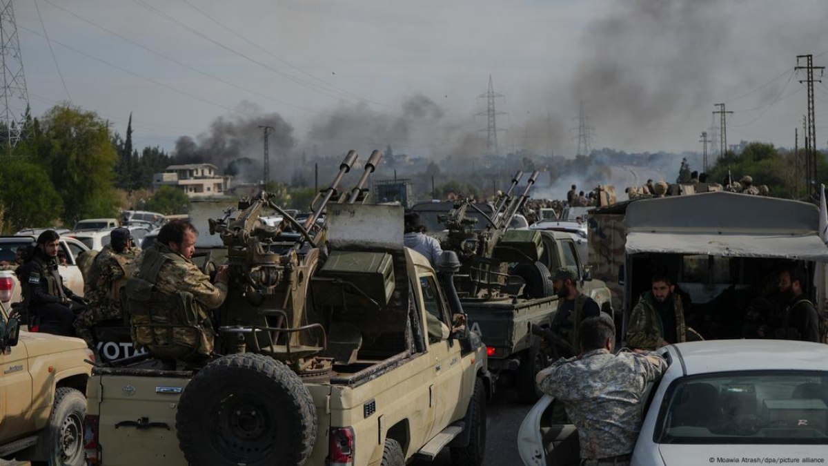 Tropas governamentais a caminho das aldeias da costa síria