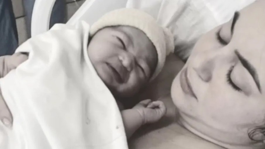 Jéssica Duarte Gonçalves, de 28 anos, e a filha é Jade Duarte de Moura Jéssica Duarte Gonçalves, de 28 anos, e a filha é Jade Duarte de Moura