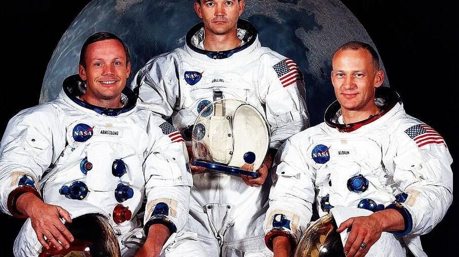 No dia 20 de julho de 1969, Neil Armstrong, Michael Collins e Buzz Aldrin aterrissam pela primeira vez na Lua