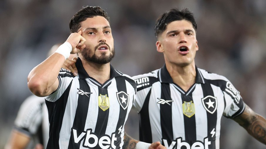 Em confronto direto, Botafogo vence Vasco com tranquilidade Em confronto direto, Botafogo vence Vasco com tranquilidade