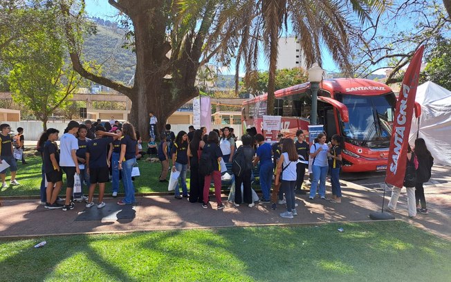 Viação Santa Cruz leva passageiros ao Flipoços