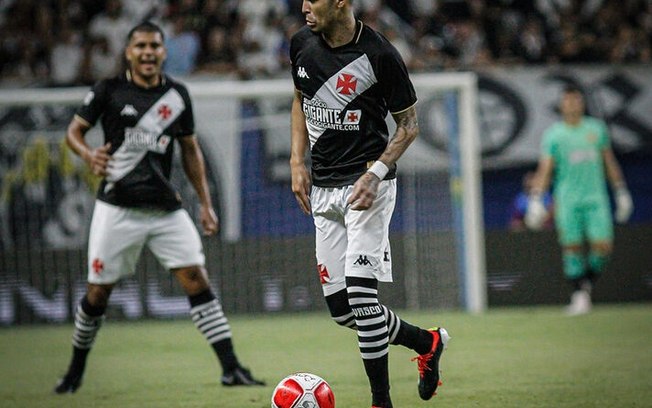 Adson em um dos seus primeiros jogos pelo Vasco