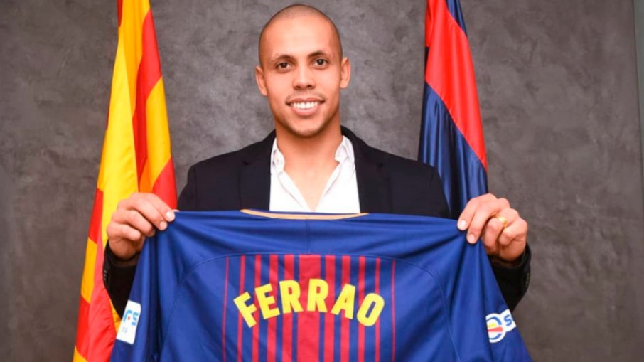 Ferrão se destacou na Europa com a camisa do Barcelona Ferrão se destacou na Europa com a camisa do Barcelona