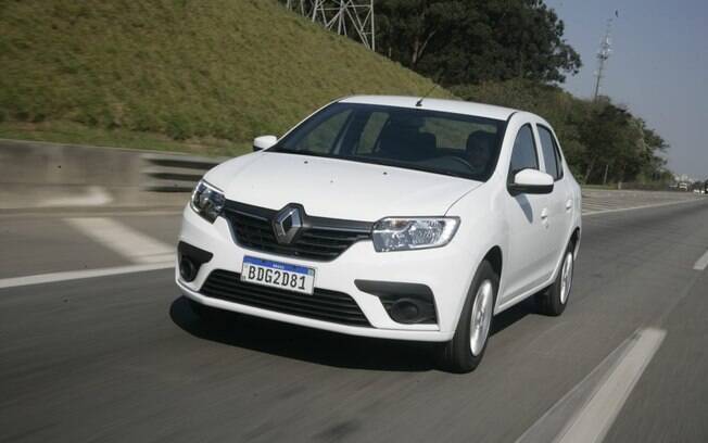 Renault Logan 1.0 tem novo design e equipamentos mais modernos. Confira.