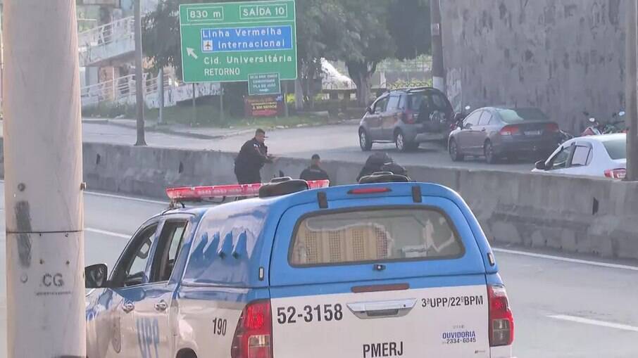 Polícia Federal e Bope realizam operação no Complexo da Maré, no Rio de Janeiro