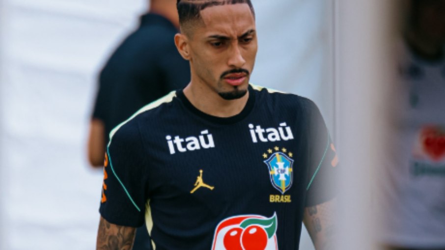 Raphinha em treino da Seleção Brasileira