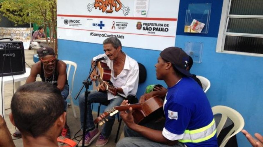 Moradores da Cracolândia durante atividade do pograma 