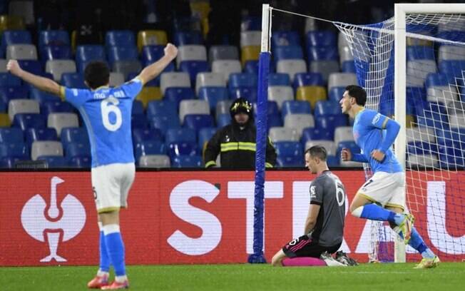 Em jogo de cinco gols, Napoli vence o Leicester e avança para a próxima fase da Europa League