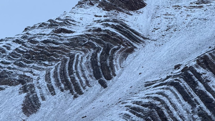 Montanhas com neve