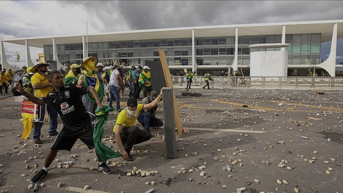 Comando da PMDF teria se omitido de inibir os atos golpistas, diz PGR Comando da PMDF teria se omitido de inibir os atos golpistas, diz PGR
