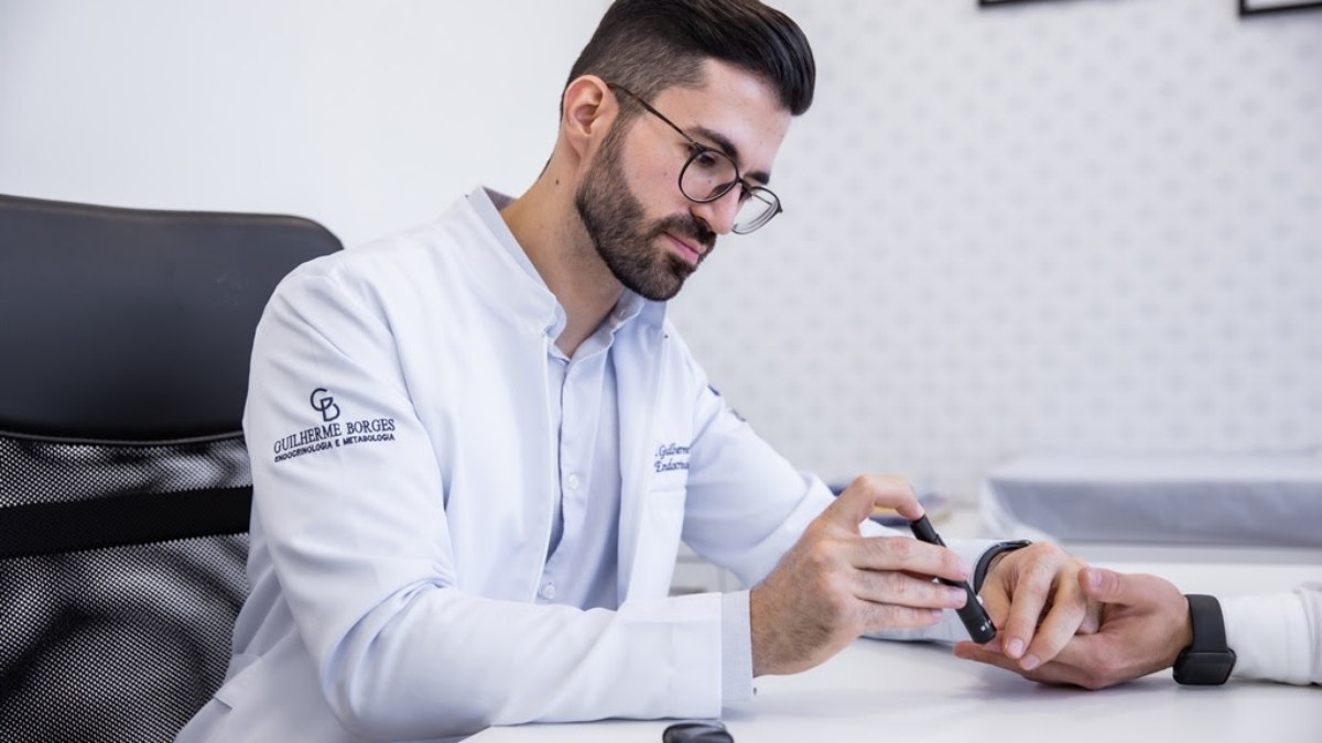 Endocrinologista, Guilherme Borges alerta para atendimento atencioso para obesos