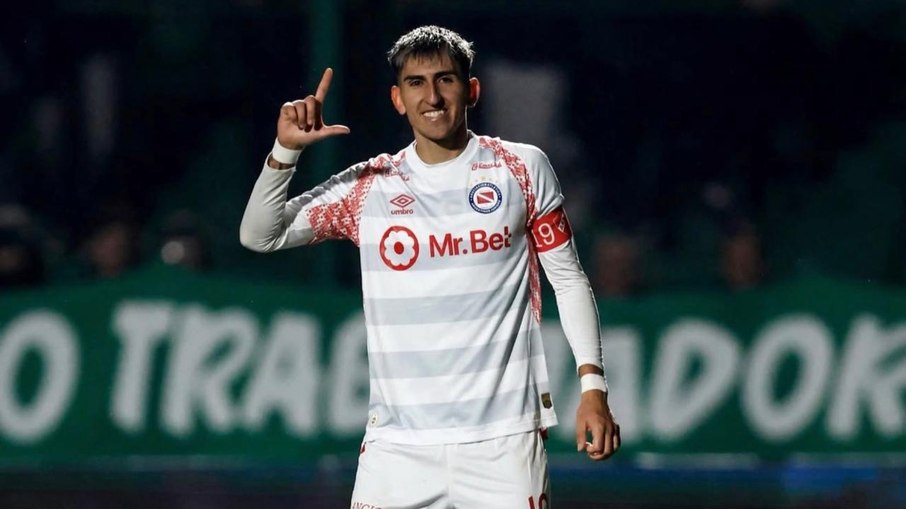 Lescano foi um dos destaques do Argentinos Juniors na primeira metade da temporada Lescano foi um dos destaques do Argentinos Juniors na primeira metade da temporada