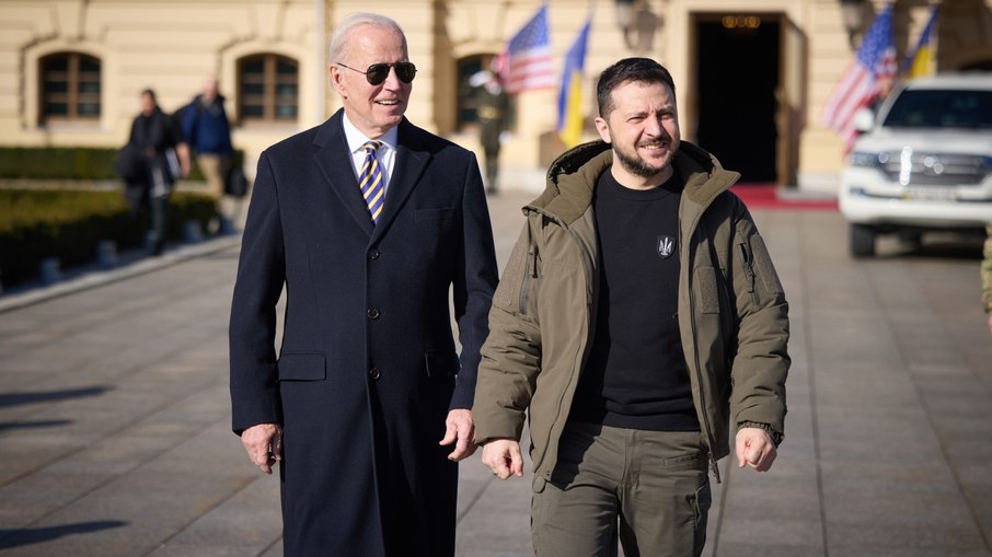 Joe Biden visitou Volodymyr Zelensky na Ucrânia em fevereiro deste ano.
