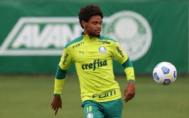 Sem destino definido, Luiz Adriano volta a treinar no Palmeiras, mas não será reintegrado
