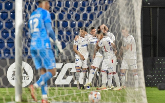 Fortaleza troca formação tática, domina o jogo e vence na estreia da Copa Sul-Americana