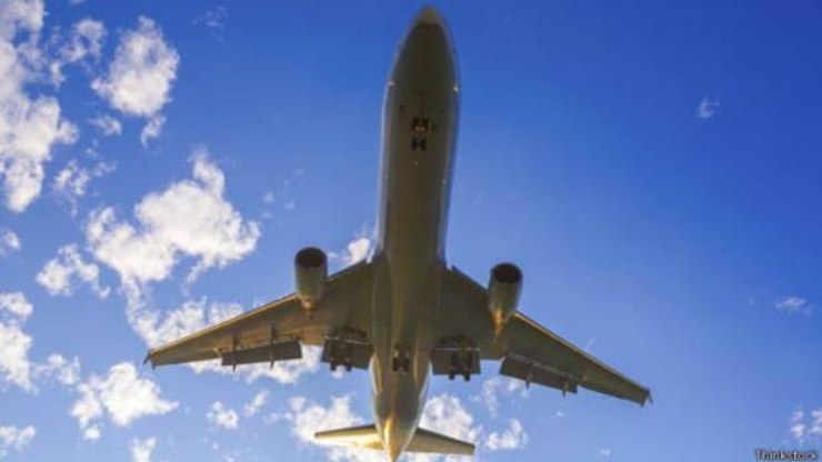 Controladores de tráfego aéreo da França suspendem aviso de greve