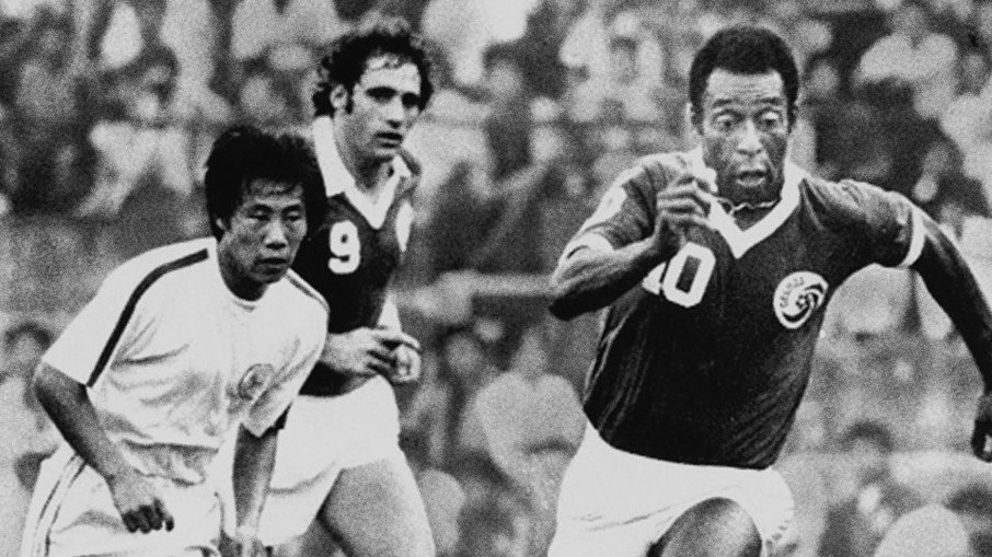 Popularidade do futebol explodiu nos Estados Unidos quando Pelé foi ao New York Cosmos Popularidade do futebol explodiu nos Estados Unidos quando Pelé foi ao New York Cosmos