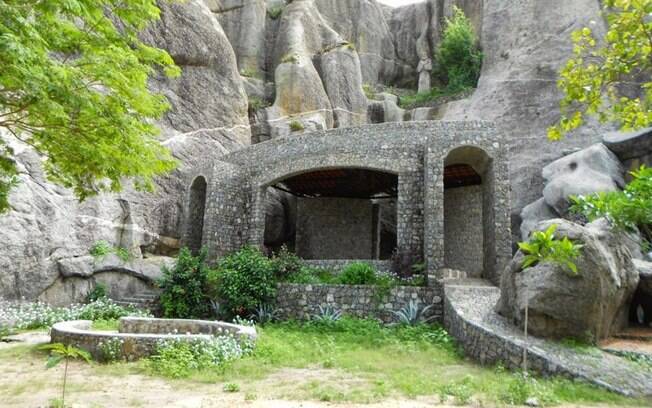 A Gruta de São Francisco é uma as atrações religiosas de Quixadá