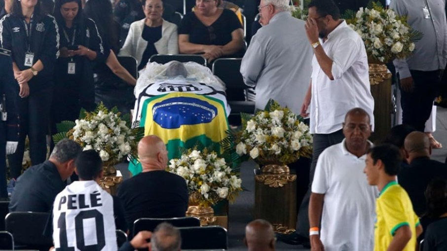 Após críticas, ex-goleiro Marcos justifica ausência em velório de Pelé