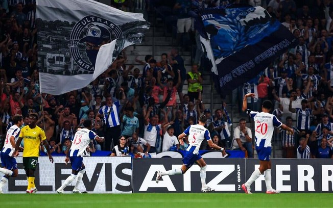 William Gomes, ex-São Paulo, festeja gol da virada do Porto no Estádio do Dragão