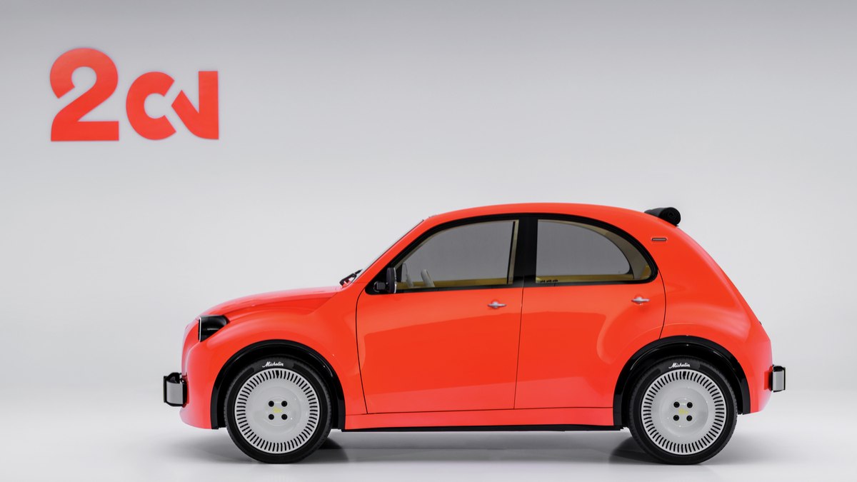 Perfil do Citroën 2CV Concept destaca a carroceria compacta, o teto de tecido e as proporções inspiradas no tradicional modelo francês.