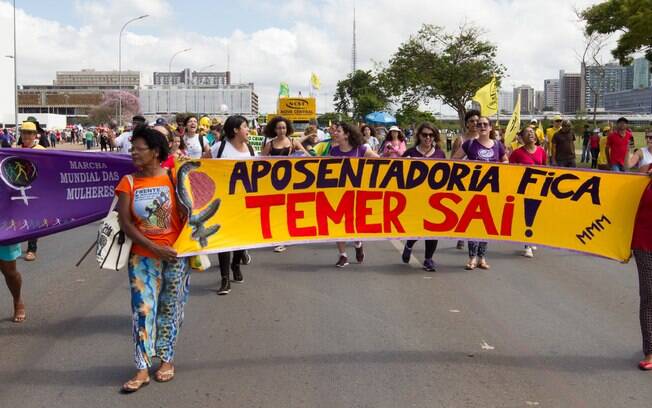 Manifestação na esplanada dos ministérios durante a greve geral do dia 28 contra a reforma da previdência e trabalhista