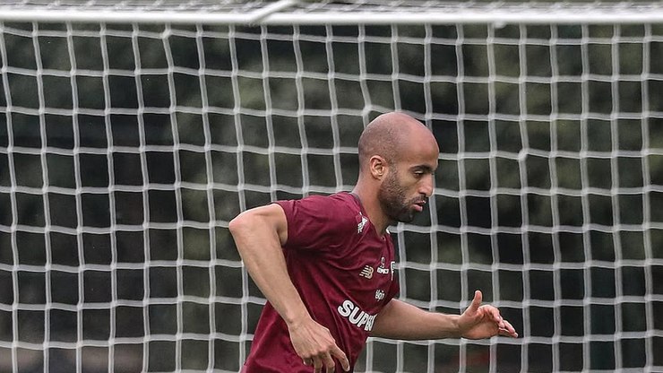 Lucas sente dores no joelho e pode perder jogo contra Corinthians