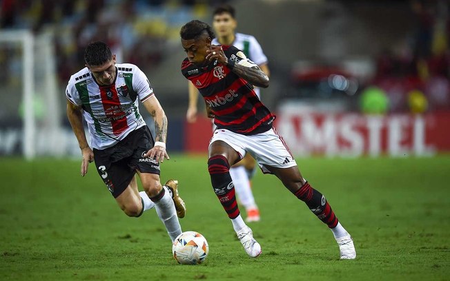 Bruno Henrique na partida contra o Palestino