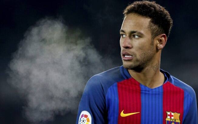 Neymar deixou o Barcelona pela porta dos fundos e hoje é jogador do PSG, da França