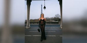 Virginia Fonseca brilha com look ousado em desfile da Balenciaga