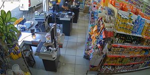 Açougueiro esfaqueia 3 colegas no mercado Assaí no interior de SP