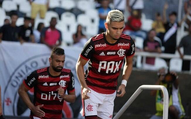 Flamengo divulga relacionados para clássico contra o Vasco com três desfalques e duas voltas