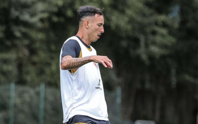 Zagueiro recebeu o terceiro cartão amarelo na derrota para o Bahia