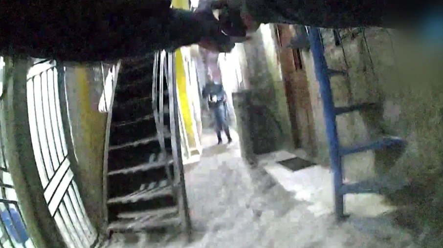 Câmera corporal mostra momento em que PM atirou e matou policial civil