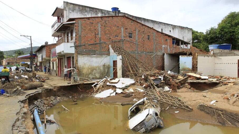 Governo do Estado da Bahia visita o município de Ubaíra, para implementar ações de ajuda às vitimas das fortes chuvas no estado
