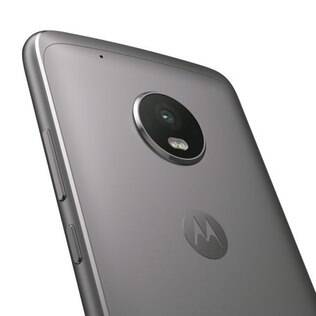 Motorola deixou o plástico usado em versões anteriores e apostou no revestimento em alumínio