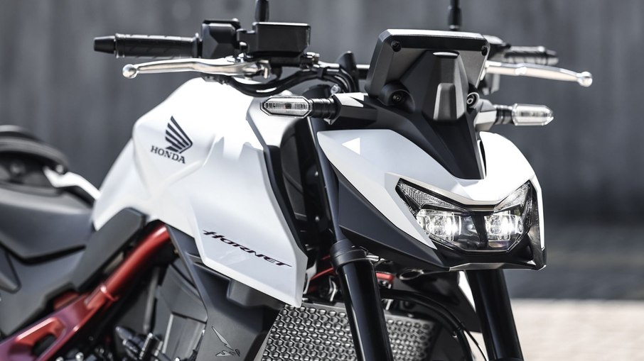 Frontal da Honda CB750 Hornet 2026