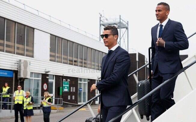 Danilo e Cristiano Ronaldo, do Real Madrid, desembarcam sob forte esquema de segurança em Cardiff