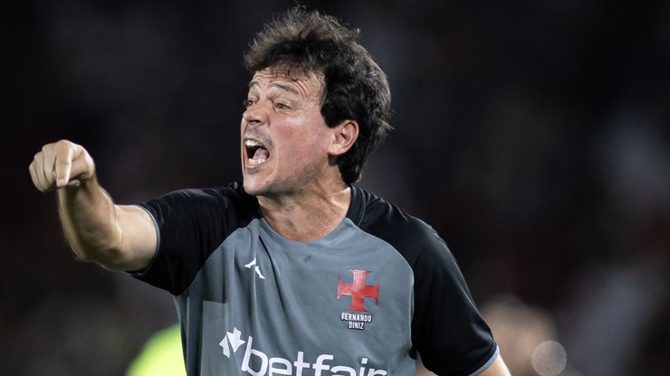 Diniz critica gramado do estádio do Corinthians: "Prejudicou"