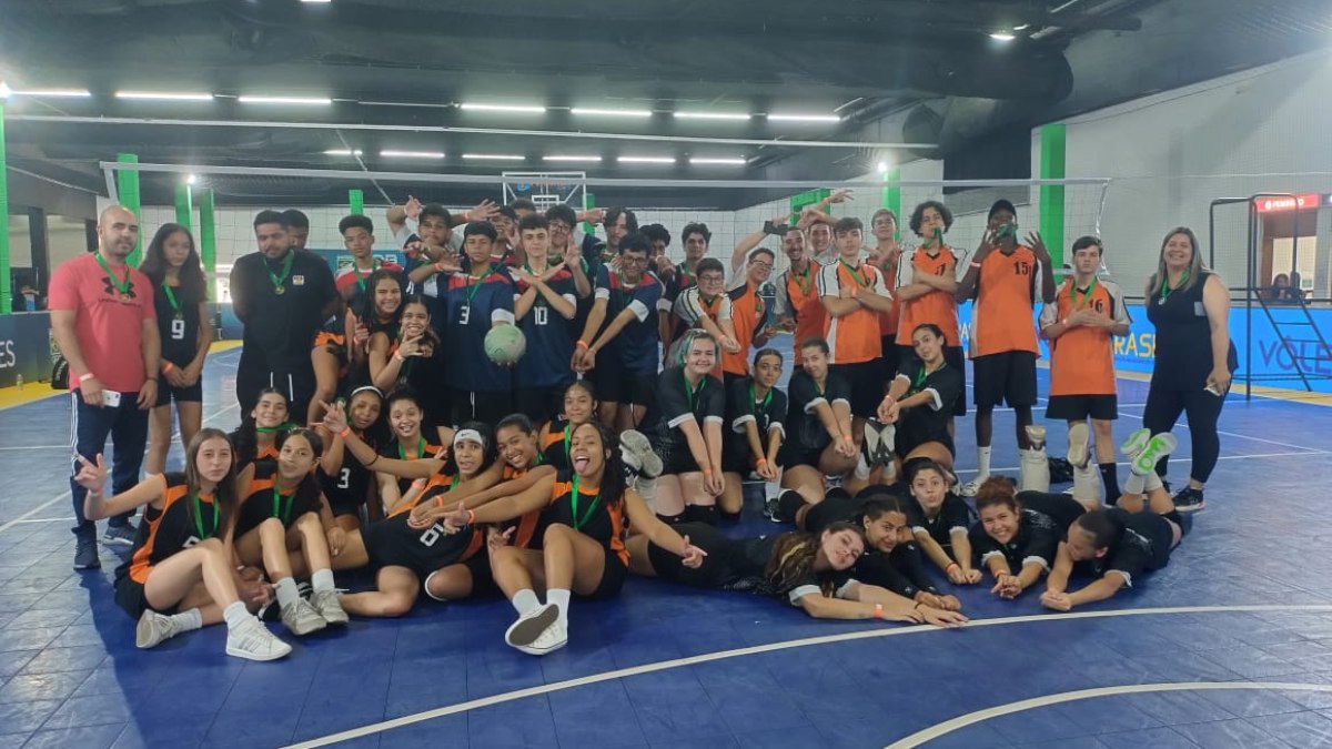 Atletas com idade entre 14 e 16 anos estiveram no Espaço Pro Magno para a inauguração do ginásio com jogos de basquetebol masculino, além de voleibol masculino e feminino. Atletas com idade entre 14 e 16 anos estiveram no Espaço Pro Magno para a inauguração do ginásio com jogos de basquetebol masculino, além de voleibol masculino e feminino.