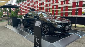 BMW i5 é exposto  pela primeira vez ao público em feira de arte em SP