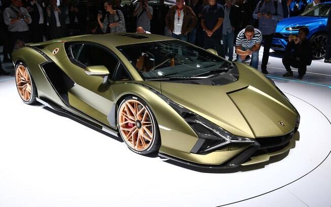 Salão de Frankfurt 2019 foi o palco escolhido pela Lamborghini para mostrar o primeiro supecarro híbrido da marca