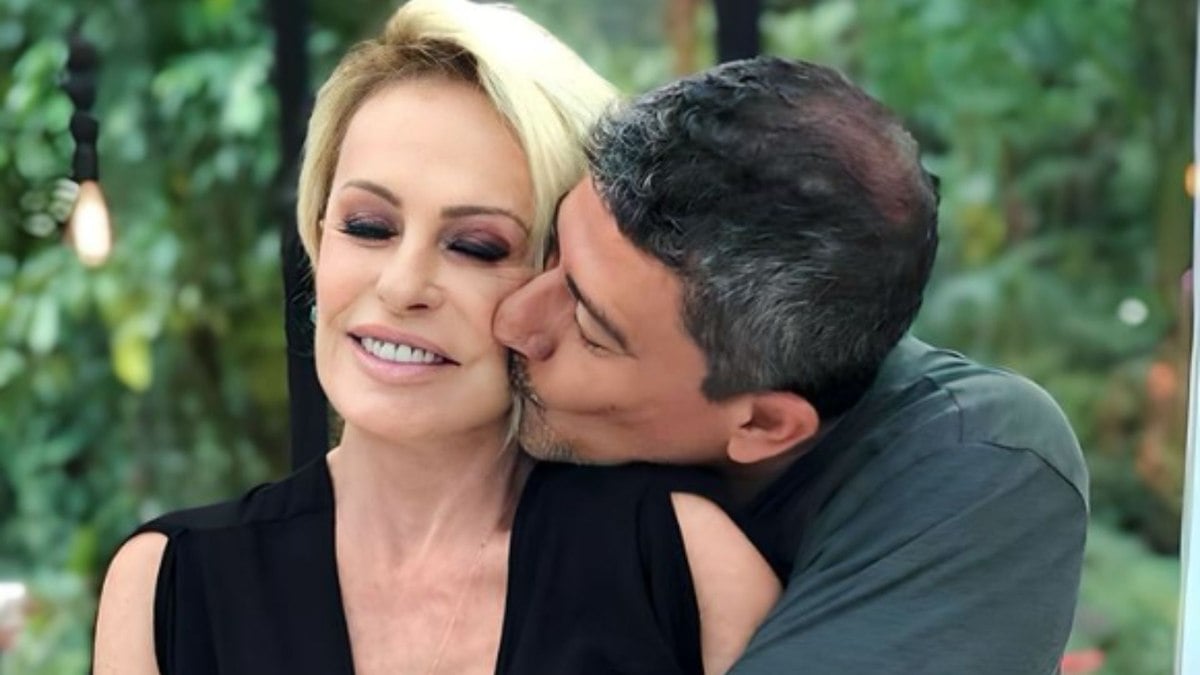 Ana Maria Braga homenageia Tom Veiga 