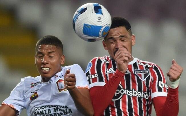 Rival do São Paulo na Sul-Americana está há nove jogos sem vencer e pode dar chance para testes de Ceni