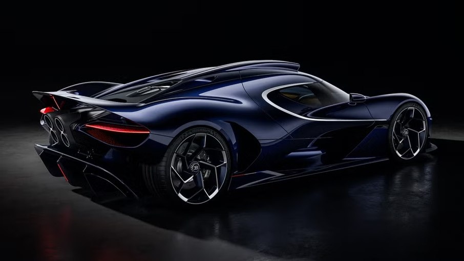 Destrier troca parte da aerodinâmica extrema do Bolide por uma carroceria mais limpa e voltada ao luxo. Destrier troca parte da aerodinâmica extrema do Bolide por uma carroceria mais limpa e voltada ao luxo.