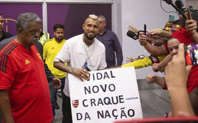 Flamengo oficializa a contratação do meia Arturo Vidal