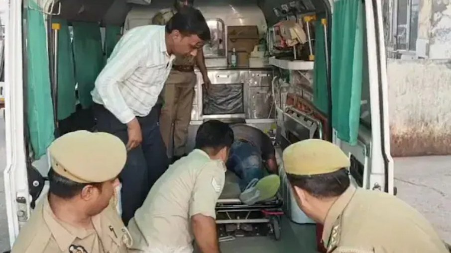Ambulância tentando reanimar um dos convidados 