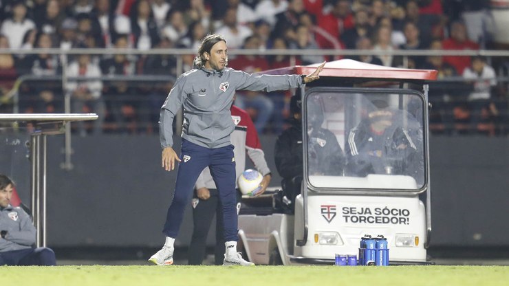 Jornalista pede demissão de Zubeldía do São Paulo: 