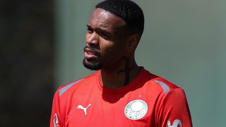 "Chegou a hora"? Torcida invade perfil de Carlos Miguel