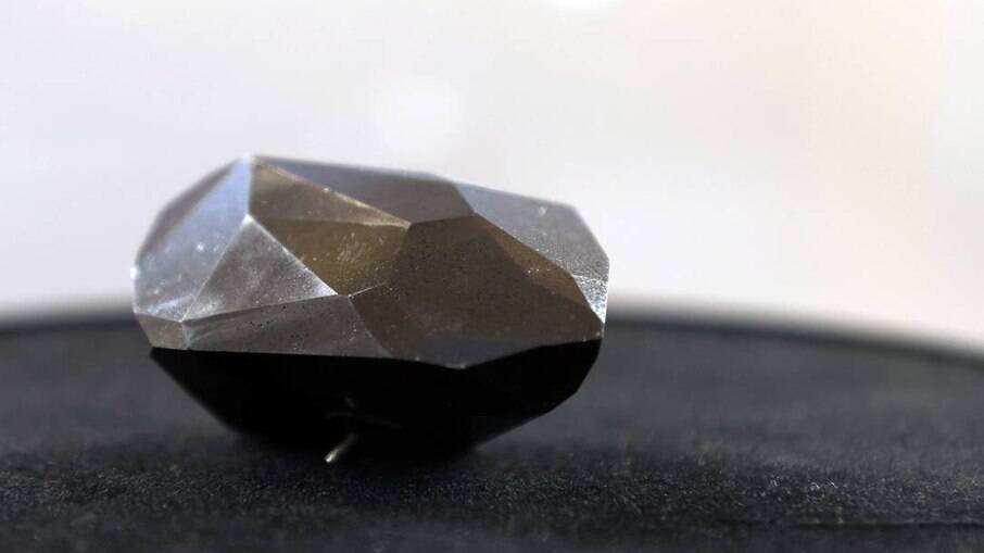 Diamante raro que pode ter origem espacial é vendido por R$ 22 milhões